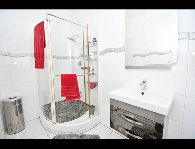4 BEDROOM HOUSE FOR SALE IN MAYFAIR WEST